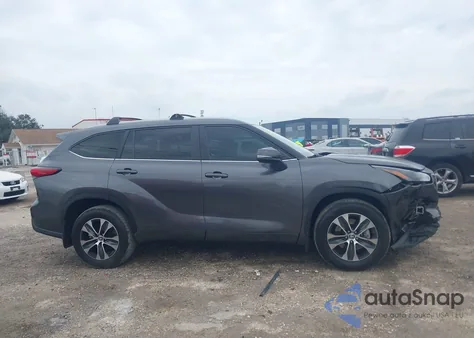 2023 Toyota Highlander Hybrid Xle z USA, uszkodzony, nr VIN 5TDKARAHXPS022514